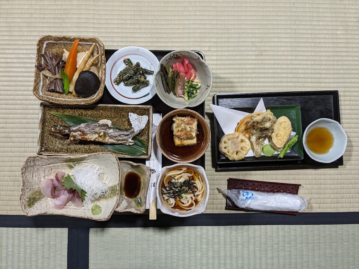 豐富的日式傳統懷石料理