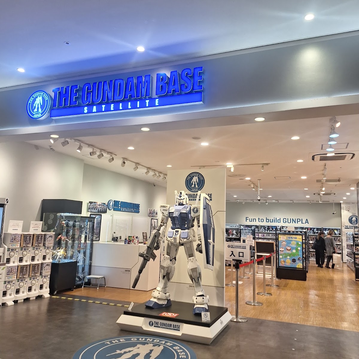 鋼彈基地模型店室內入口