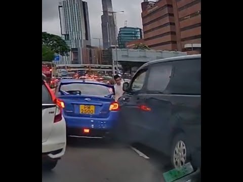 車CAM直擊 - 康莊道 掃把佬與H1相撞