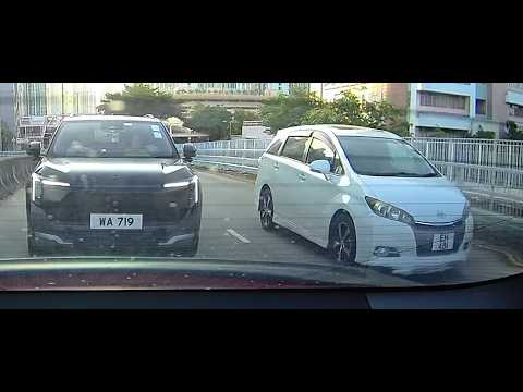 車CAM直擊 - 鬧完咪算囉...做咩走去閘返人地呢