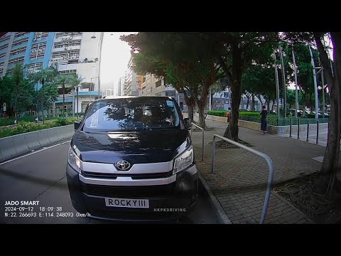 車CAM直擊 - 小西灣道 路邊手推車婆婆捱貨van撞 #祝早日康復