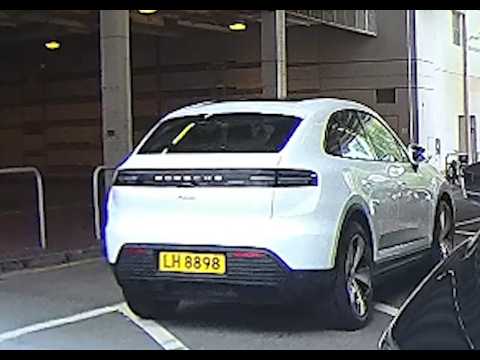 車CAM直擊 - 波子奧海城二期停車場出口慢慢睇定違例轉右！好威呀！
