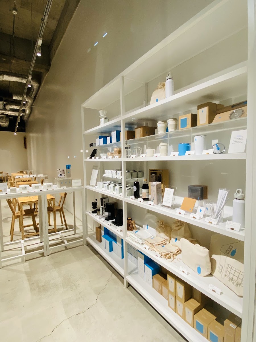 室內商品貨架與周邊商品