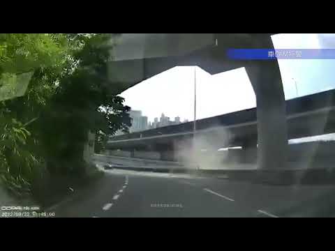 車CAM直擊 - 青沙公路田螺車翻側墮橋 事發一刻