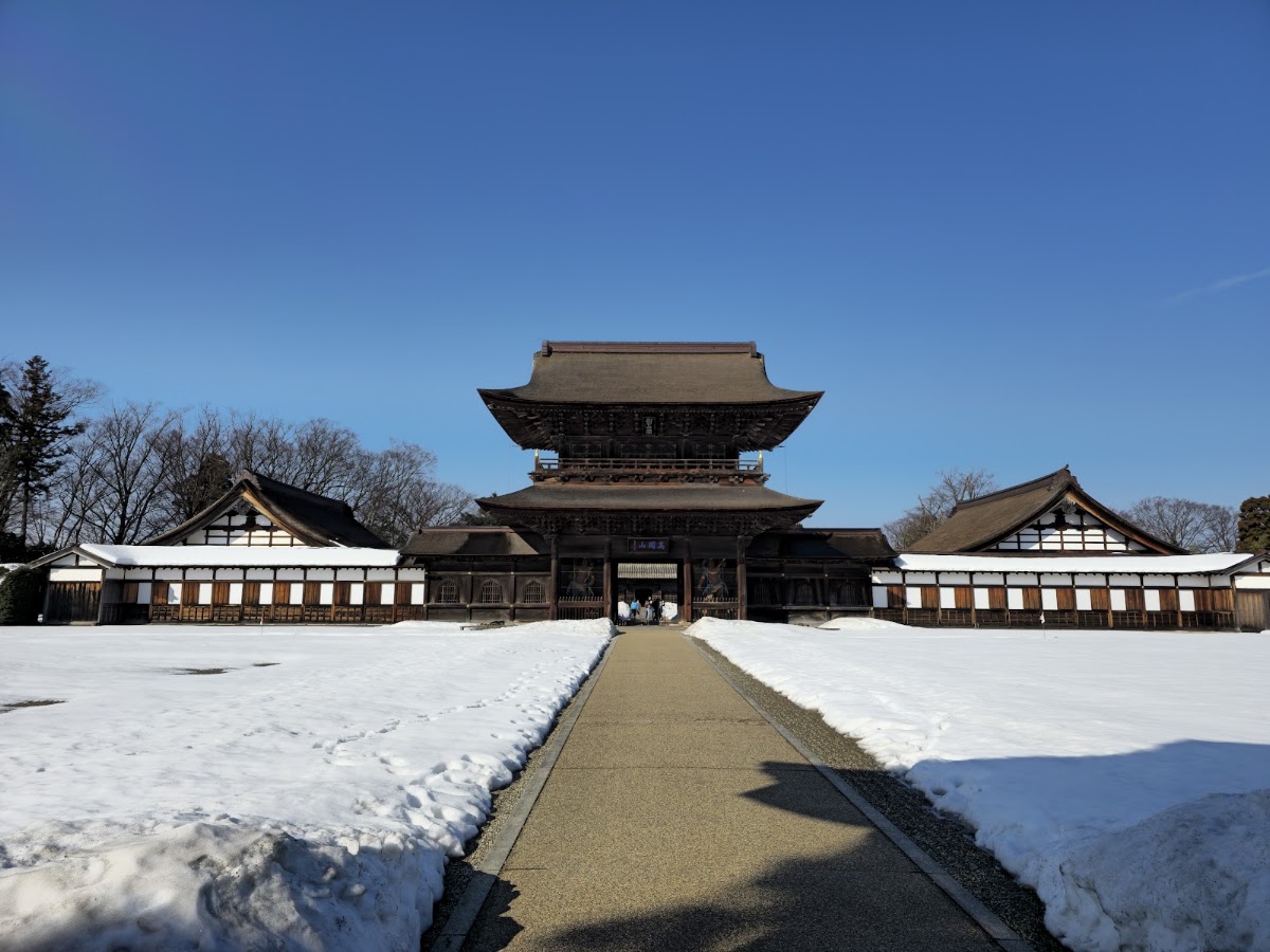 雪景中的瑞龍寺山門