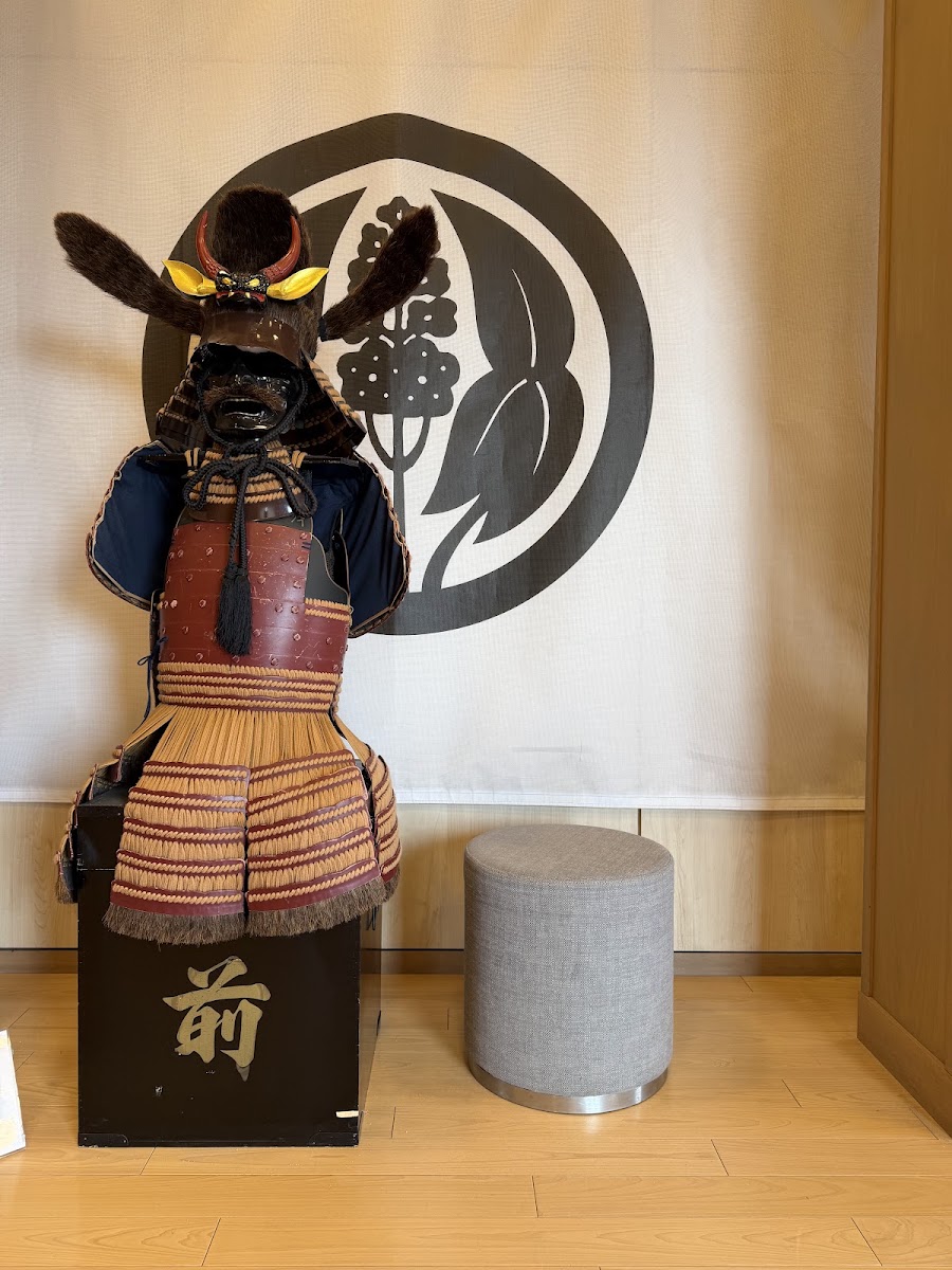 室內展出的日本武士盔甲
