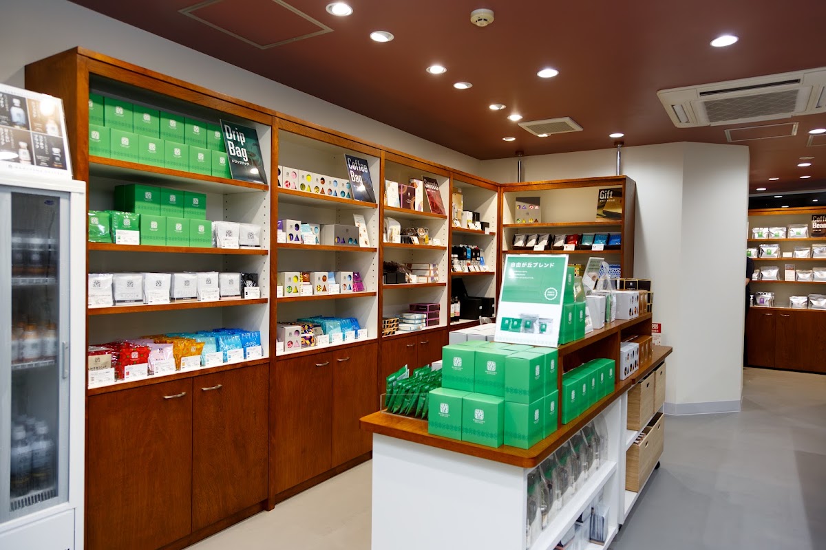 店內貨架與商品陳列