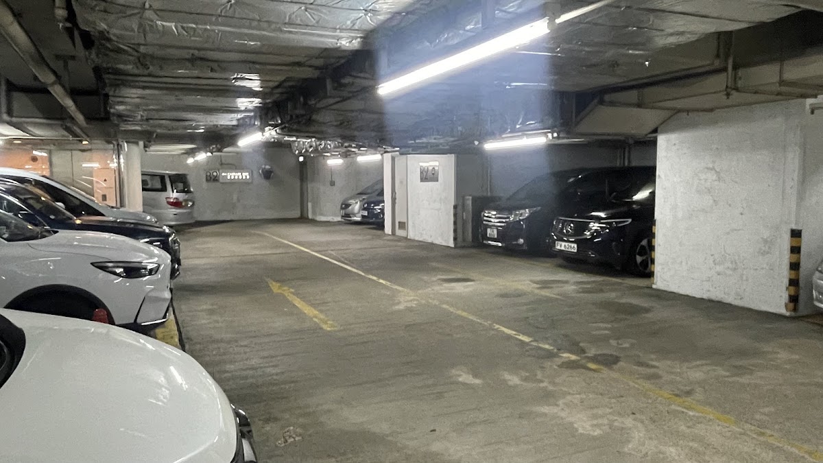 國都廣場 Olympia Plaza 停車場 實景照片 3