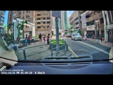 車CAM直擊 - 雙方都心急 結局符合預期🤦‍♂️羅便臣道 私家車單線扒頭撞過路母女 (轉載)