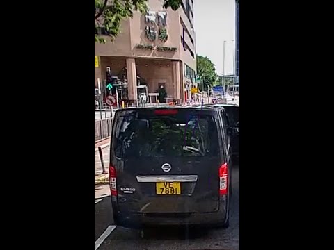 車CAM直擊 - VE7881 元州街興華街行人綠燈 U-turn嚇死人
