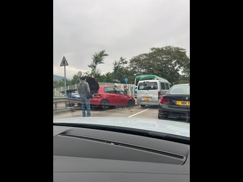 車CAM直擊 - 汀角路 交通意外事發一刻 #坑渠蓋過灣