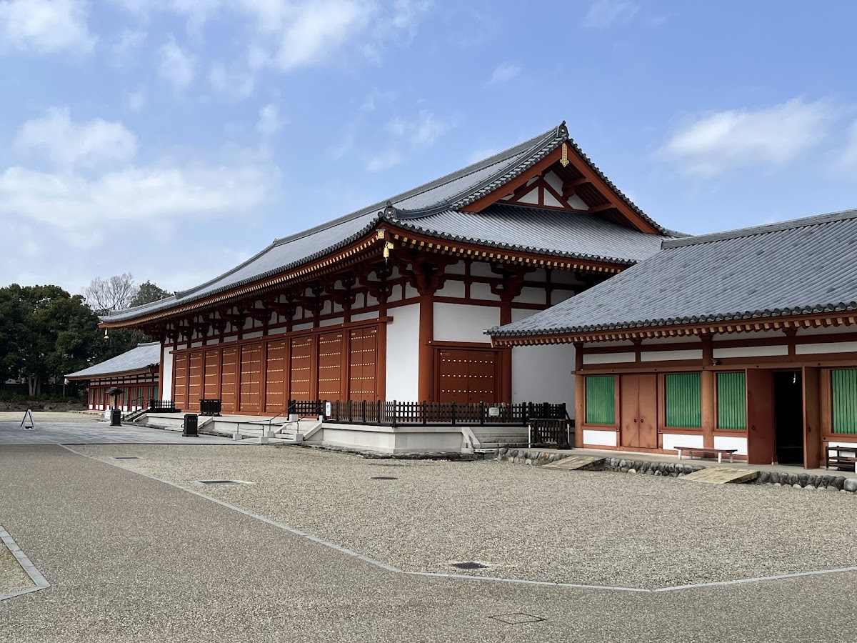 寺院大殿與建築群外觀