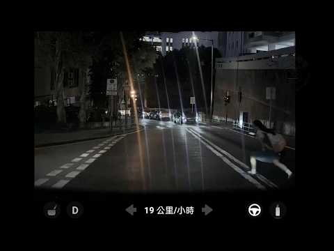 車CAM直擊 - 藍塘道女學生巴士車尾衝出馬跑路 極危險