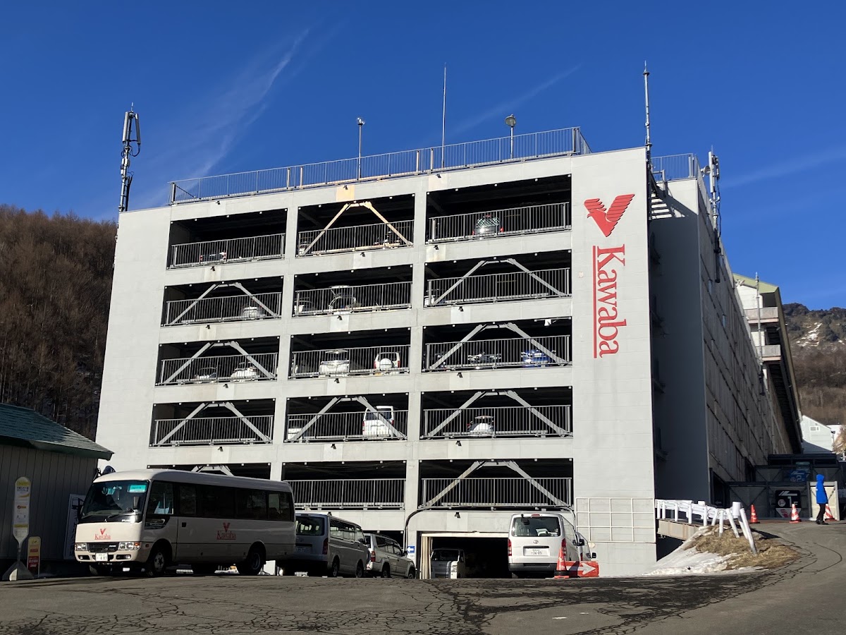 川場滑雪場立體停車場外觀