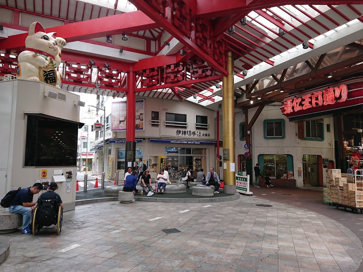 商店街內的招財貓地標廣場