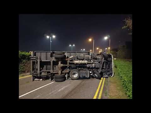 車CAM直擊 - 東涌翔東路翻車事發經過