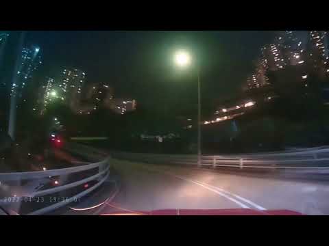 車CAM直擊 - 康景花園天橋 的士倒車直撞後車