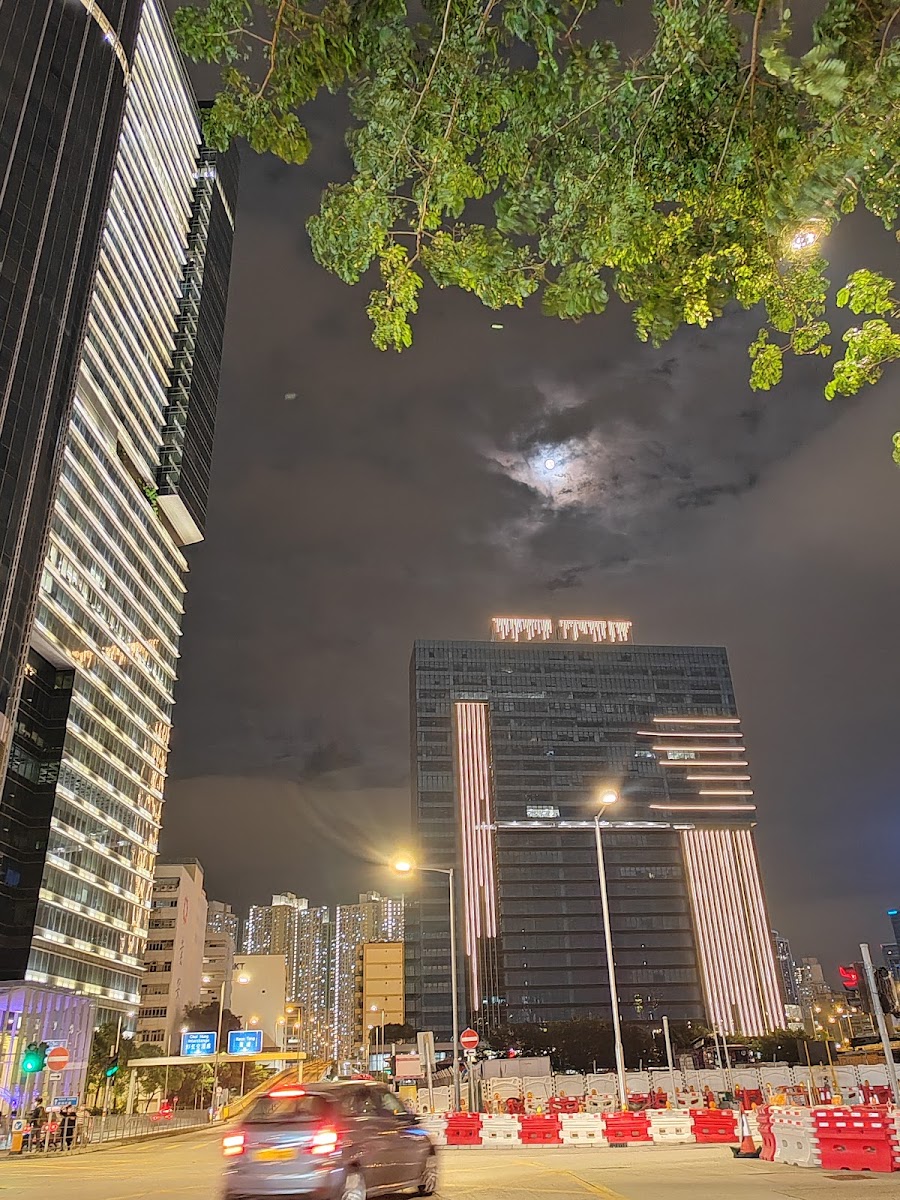 Manhattan Place 停車場 實景照片 10
