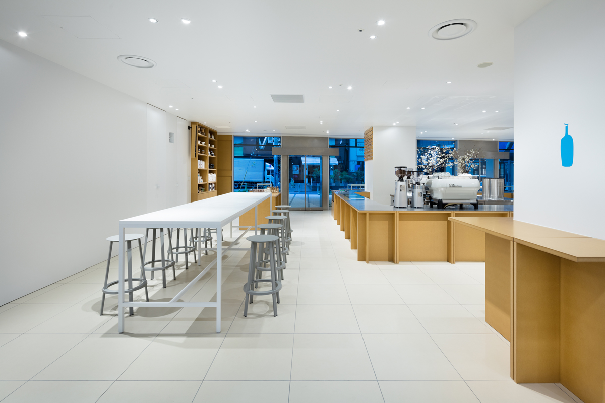 藍瓶咖啡 新宿店（ブルーボトルコーヒー 新宿カフェ） 實景照片 1