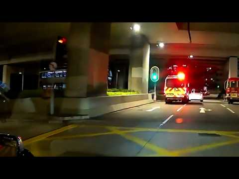 車CAM直擊 - 阿蛇秒速Fing燈🤣 係咪等咗呢個機會好耐？ (轉載)
