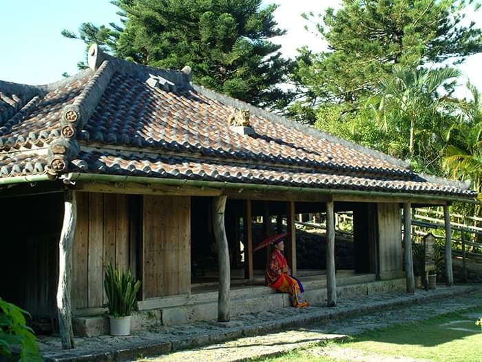 琉球村傳統建築走廊風景