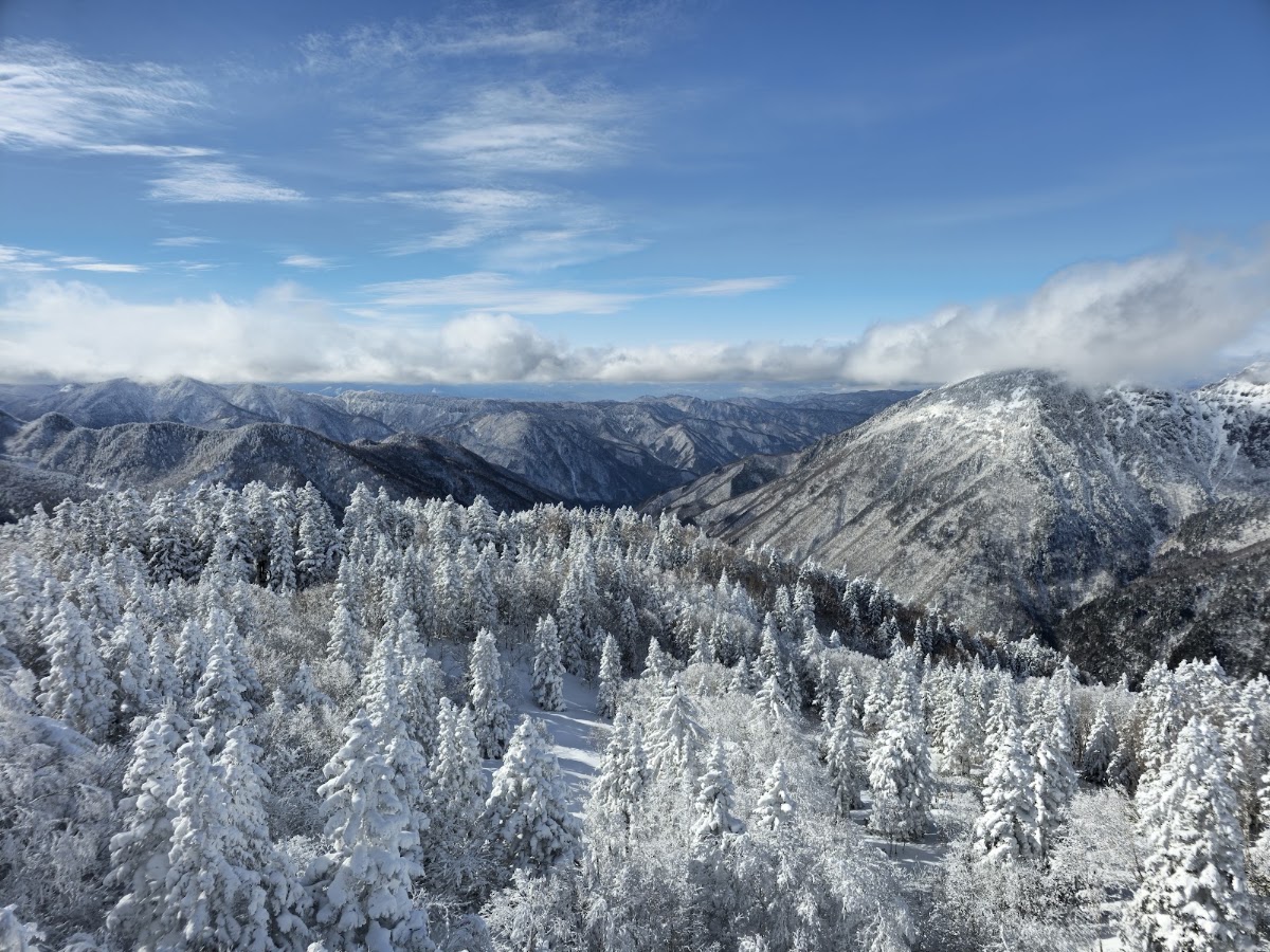 雪景與群山大景