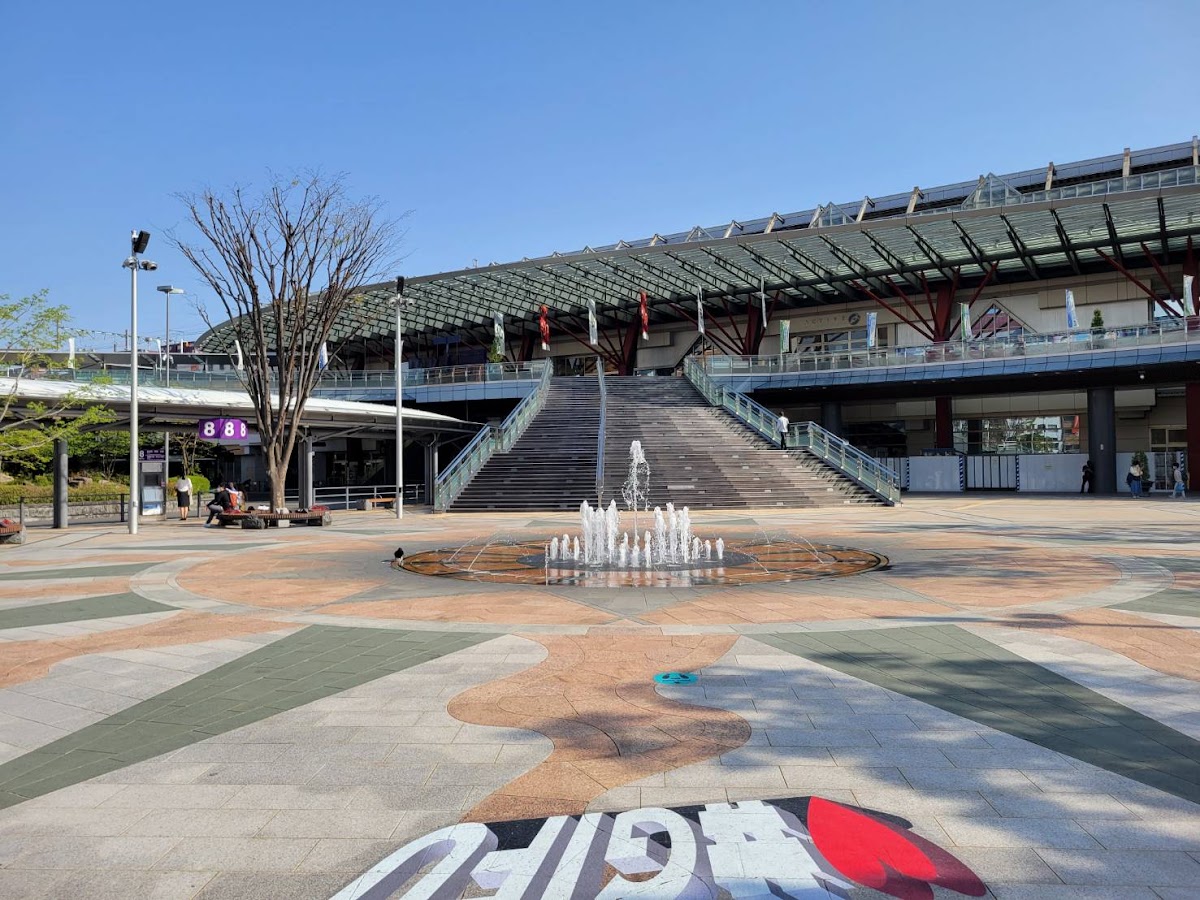 站前廣場噴水池與大型階梯