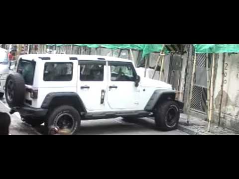 直擊 - 4X4 唔係咁用點用呀？逆線衝入路口仲要剷上行人路