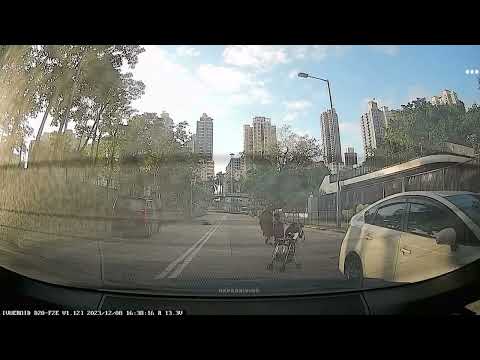 車CAM直擊 - 土瓜灣婦「一拖三」過路 一男童遭貨van撞飛10米倒地