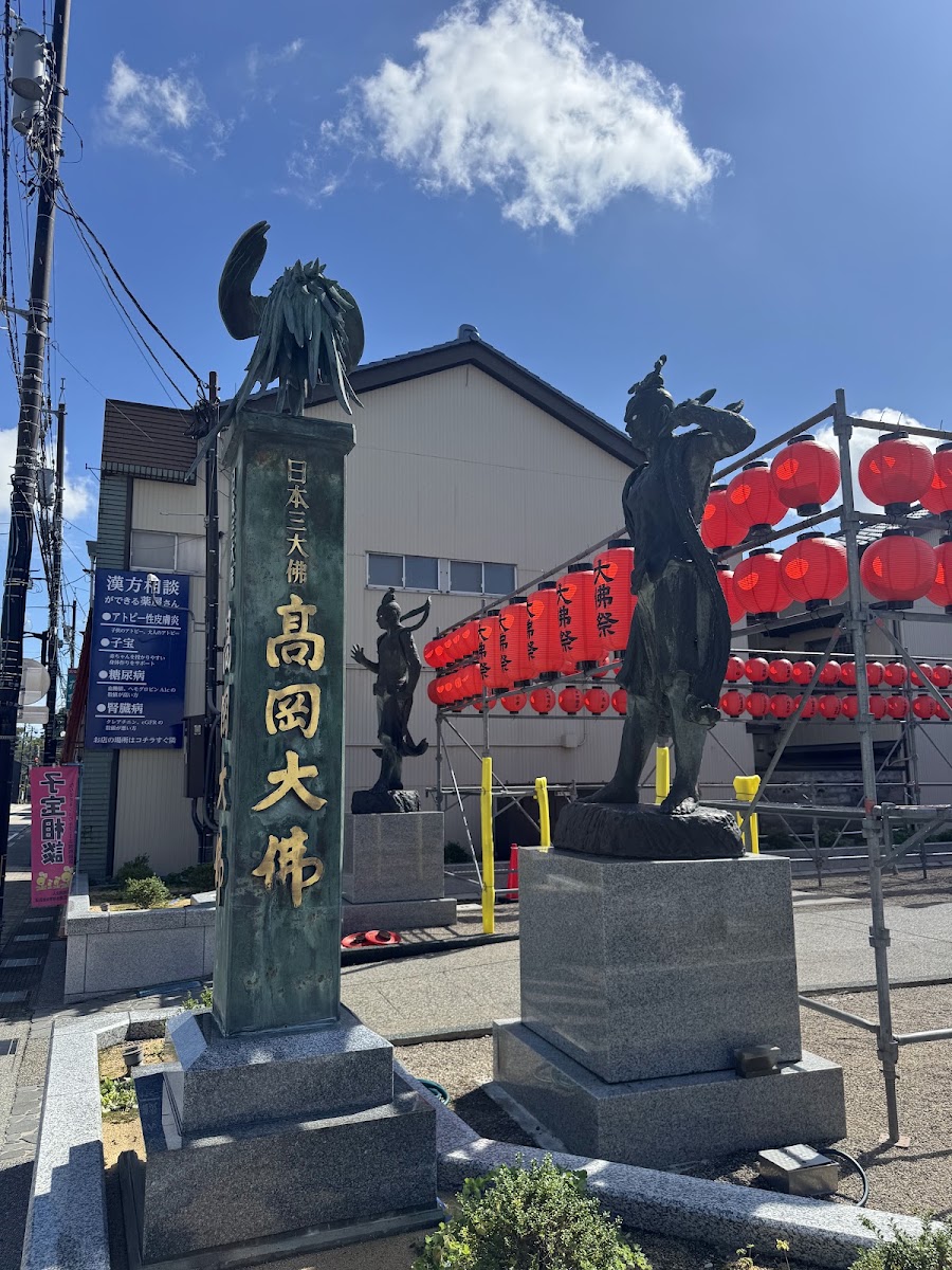 高岡大佛入口指引與雕像