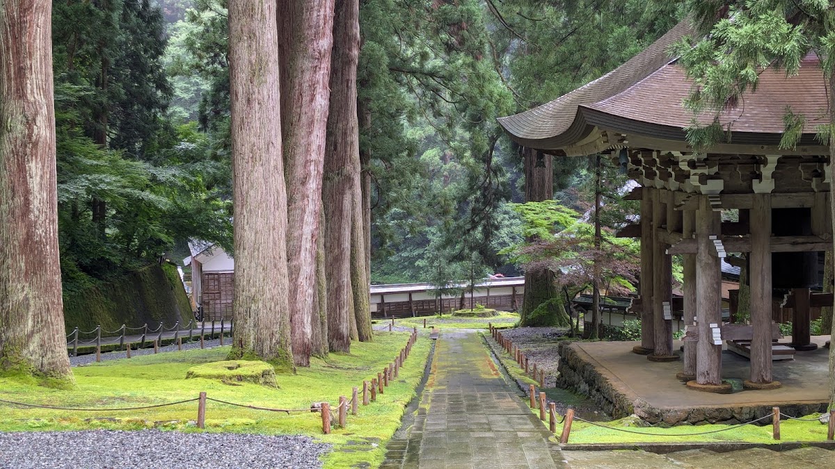 永平寺庭園與鐘樓風景
