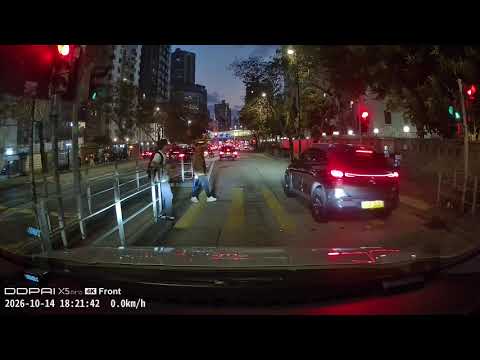 車CAM直擊 - FC213 返屋企唔駛咁急 差啲撞到人呀你