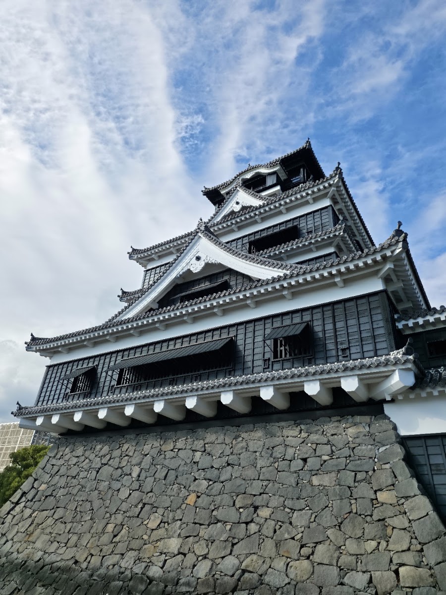 仰拍熊本城主天守閣
