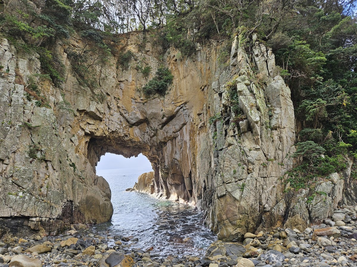 海蝕洞與奇岩怪石海岸景觀