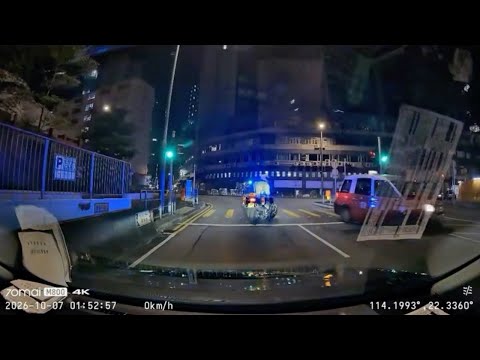車CAM直擊 - 的士佬係正鐵馬面前入錯窿👍👍 即時派彩 (轉載)