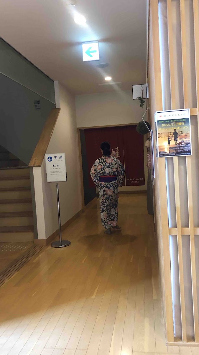 走廊與浴場入口