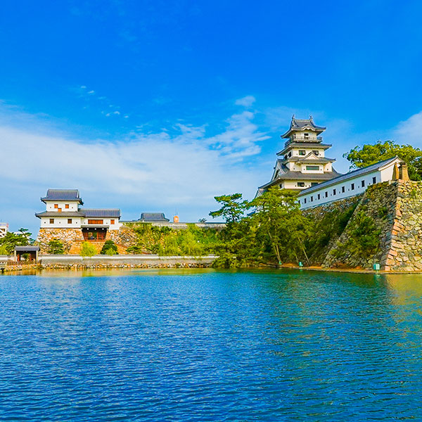 今治城藍天水面大景