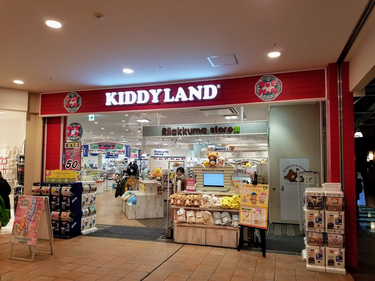 Kiddy Land與拉拉熊專賣店招牌外觀