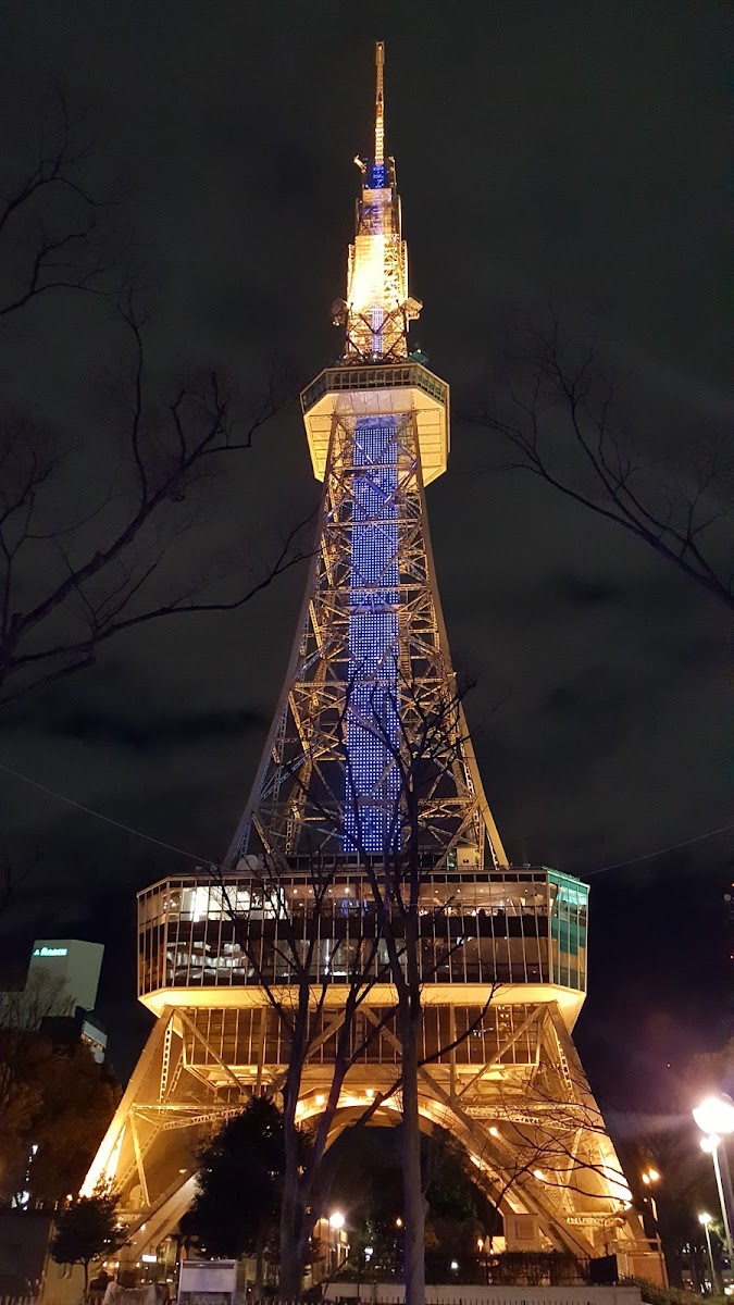 夜晚點燈的中部電力 MIRAI TOWER