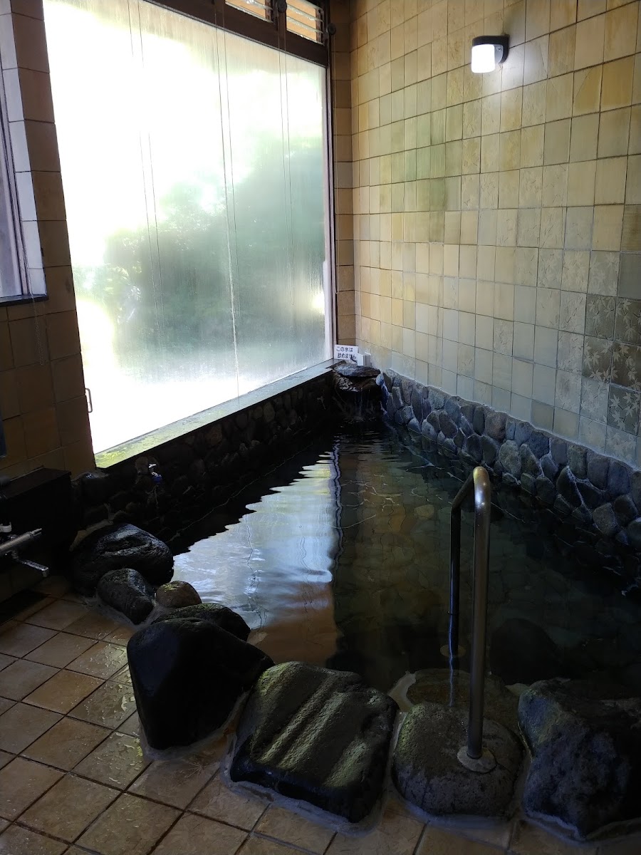 室內石造溫泉浴池