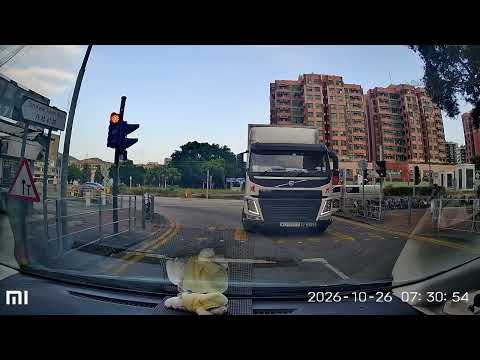 車CAM直擊 - 響晒號都硬入 中港貨車就係惡