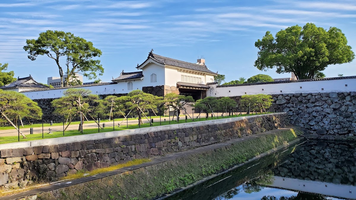 府內城城門與整齊造景