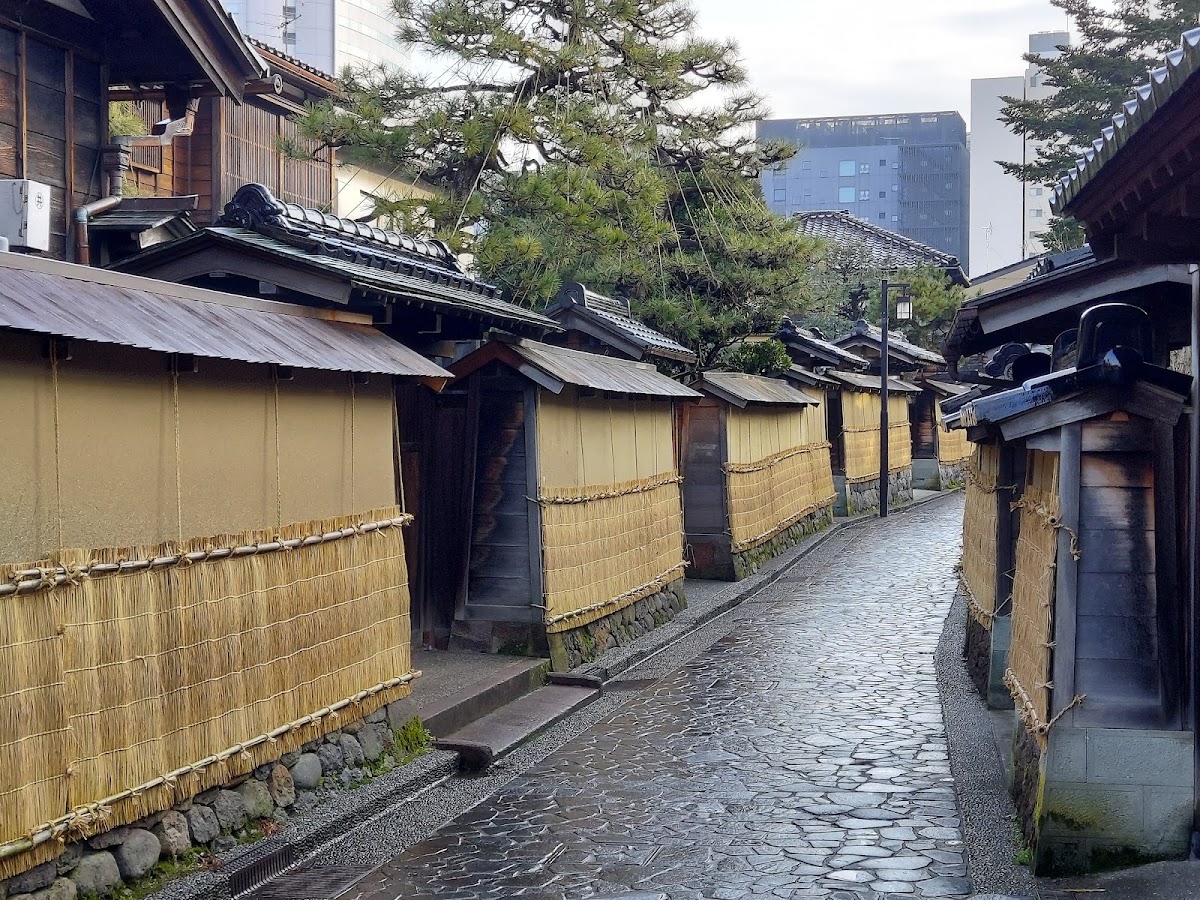 長町武家屋敷跡石板小徑與土牆建築