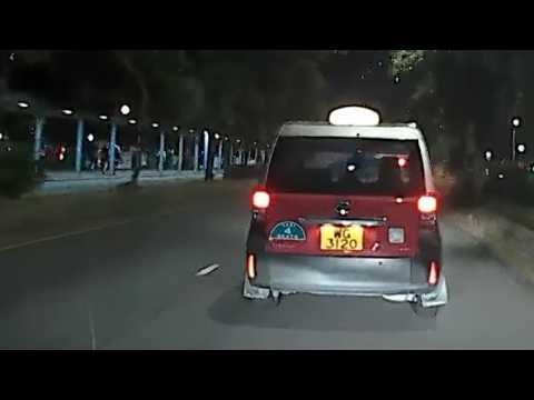 車CAM直擊 - 違例右轉已經衰，仲要慢慢行頂住條路 WG3120