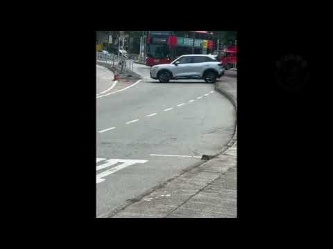 直擊 - 逆線倒車修正仲要手忙腳亂 支燈死得好慘