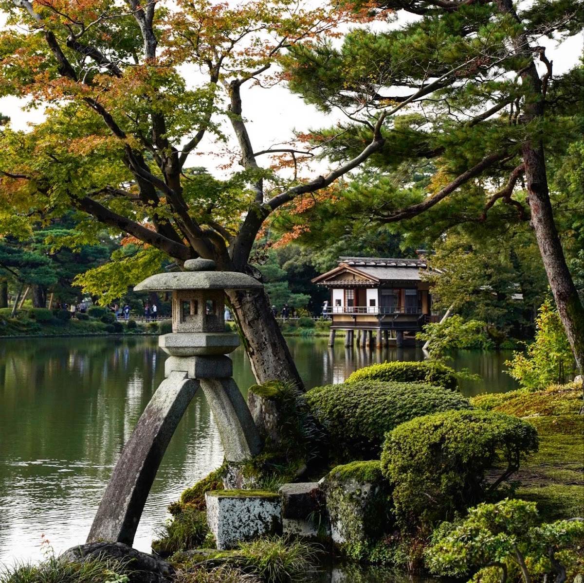 徽軫燈籠與霞之池秋景