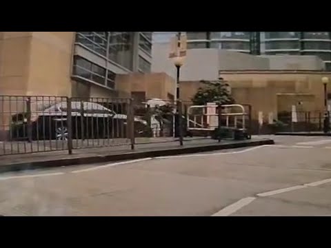 車CAM直擊 - (求片) 太古英皇道 黑色寶馬衝斑馬線 險撞到家人