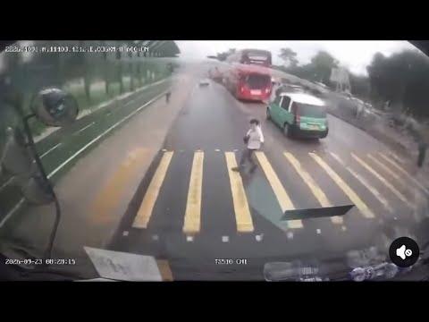 車CAM直擊 - (慎入) 八鄉錦田公路重型貨車撞63歲女途人