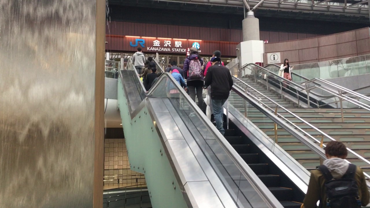 金澤鼓門旁的電扶梯，孩子們超愛 【暢遊金澤】