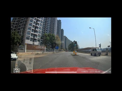車CAM直擊 - 保泰街波子衝燈險生意外